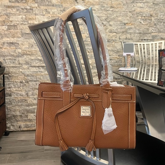 Dooney & Bourke All Weather Leather East West Tassel Tote Bag NWT 👜 - Picture 3 of 14